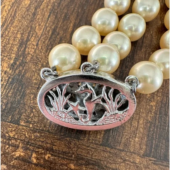 Exquisite Triple Strand Majorica Orquidea Pearl Bracelet - Picture 4 of 7